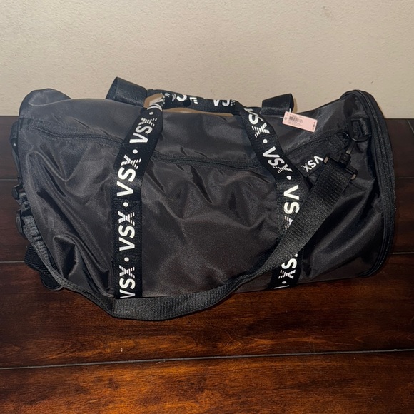 NWT 🆕 |• Victoria’s Secret•| VSX Black Duffel Bag - Picture 3 of 7